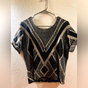 Cute, patterned & textured I Love H81 shirt size large